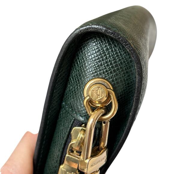 COPY - Authenticated Louis Vuitton Taiga Baikal Clutch Bag Epicea / Green. Code… - Picture 10 of 16
